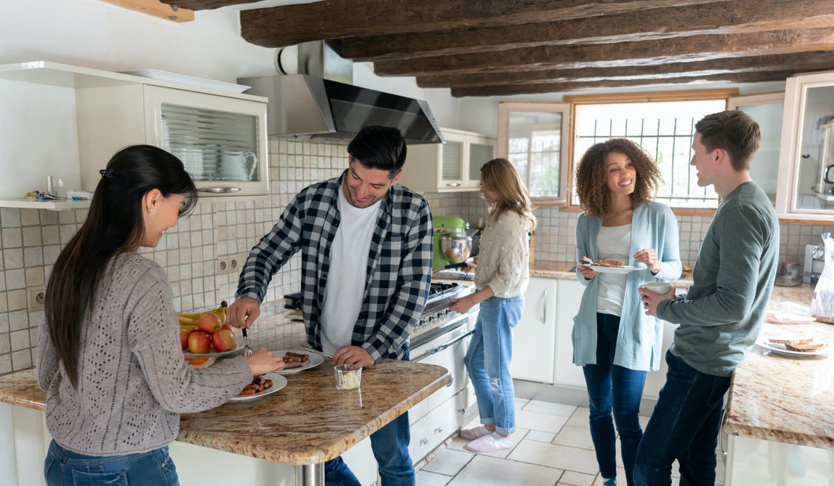 Maison en colocation : quels atouts présente Tarbes ?